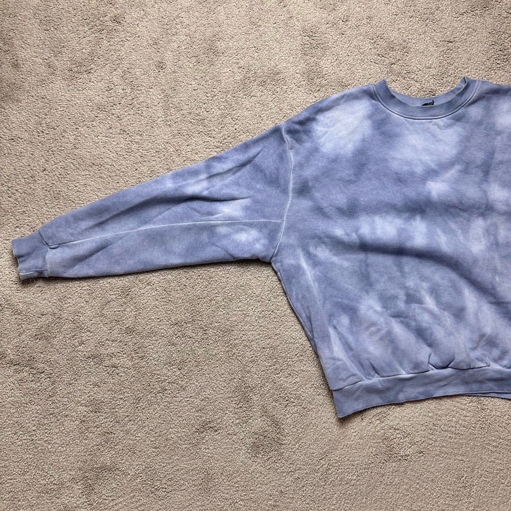 Blue acid washed crewneck